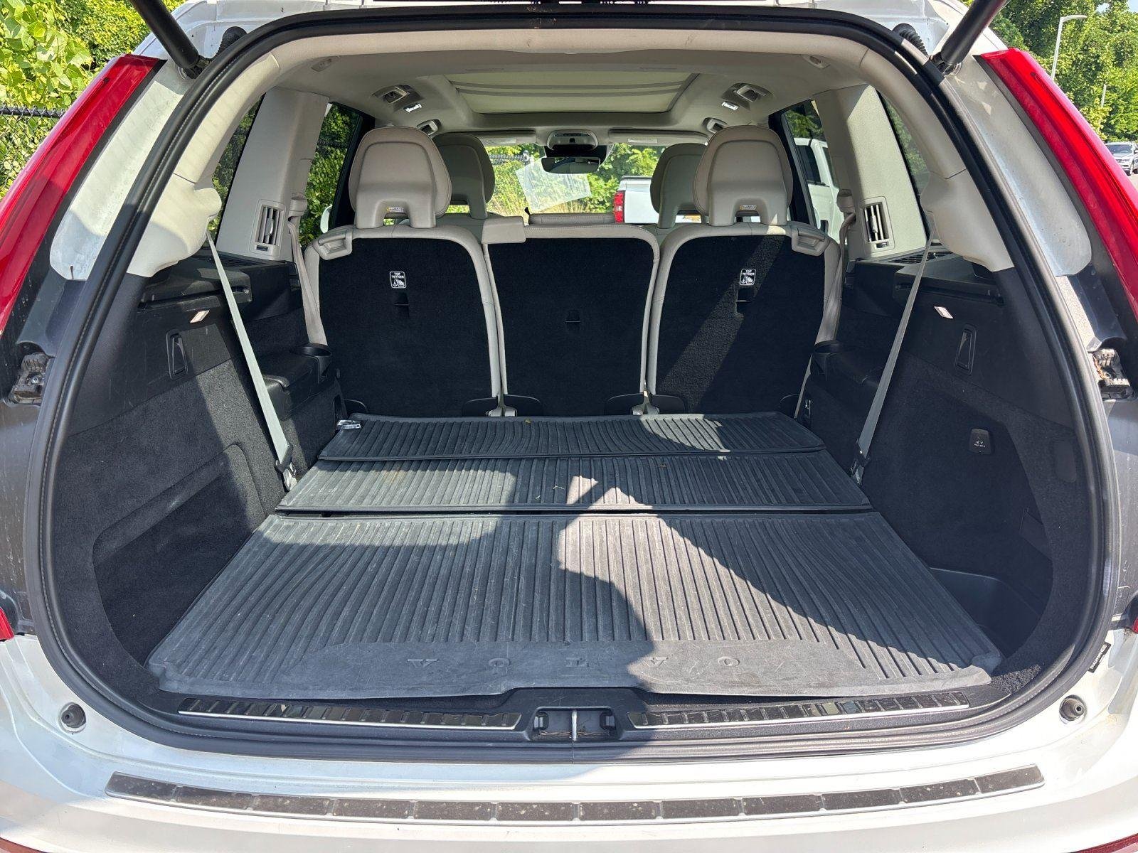 Used 2021 Crystal White Metallic Volvo Momentum image 36