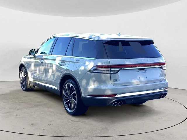 Used 2020 Ceramic Pearl Metallic Tri-Coat Lincoln Reserve image 3