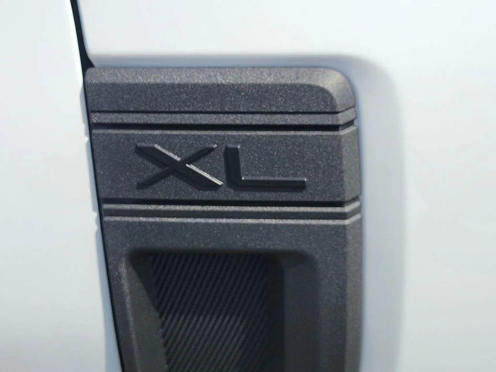New 2026 Oxford White Ford XL image 7