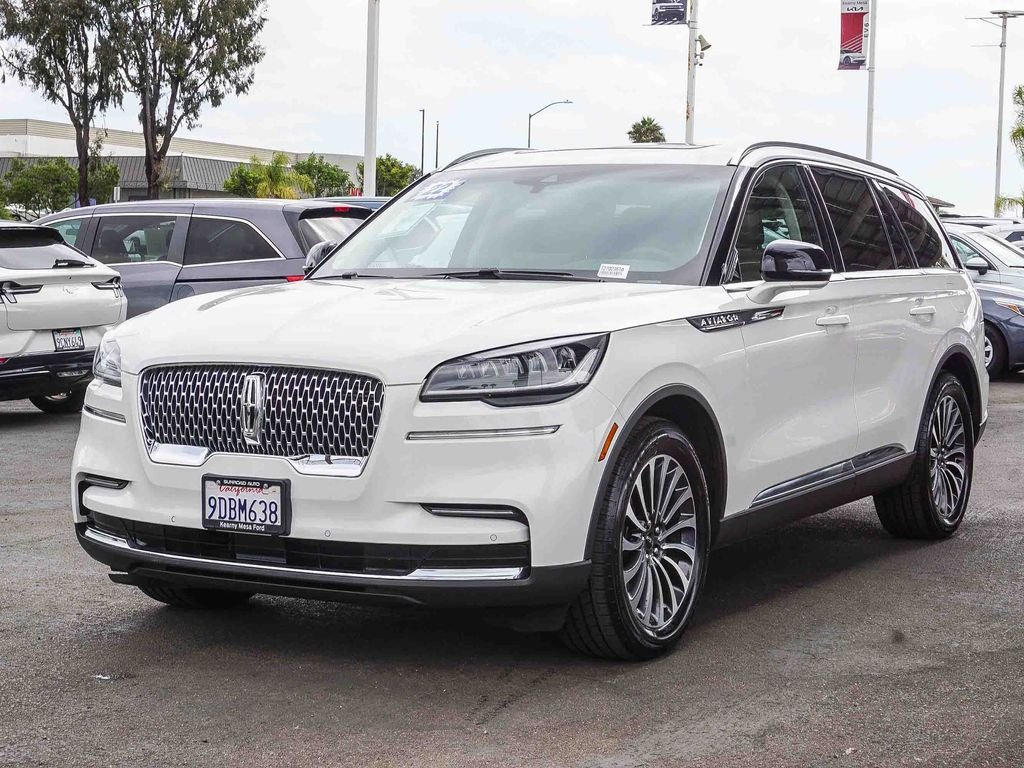 Used 2022 White Lincoln Standard image 3