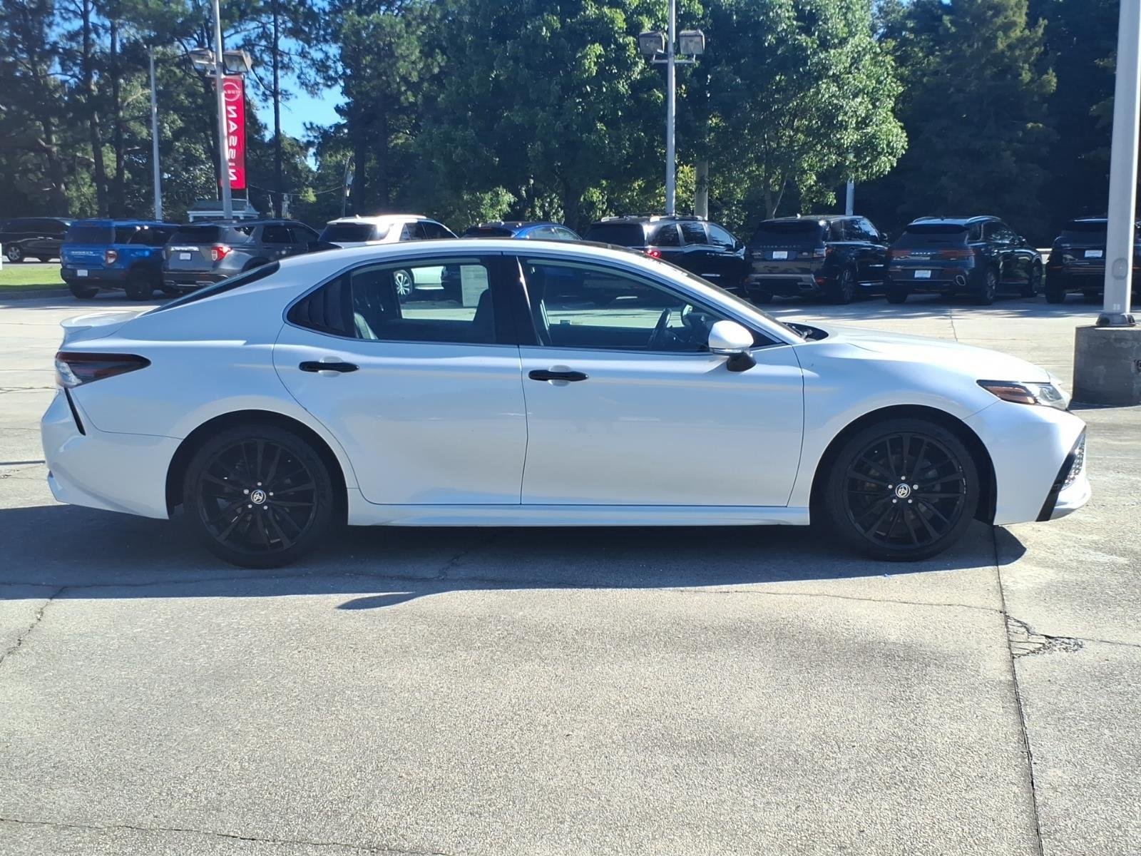 Used 2021 Wind Chill Pearl Toyota XSE image 6