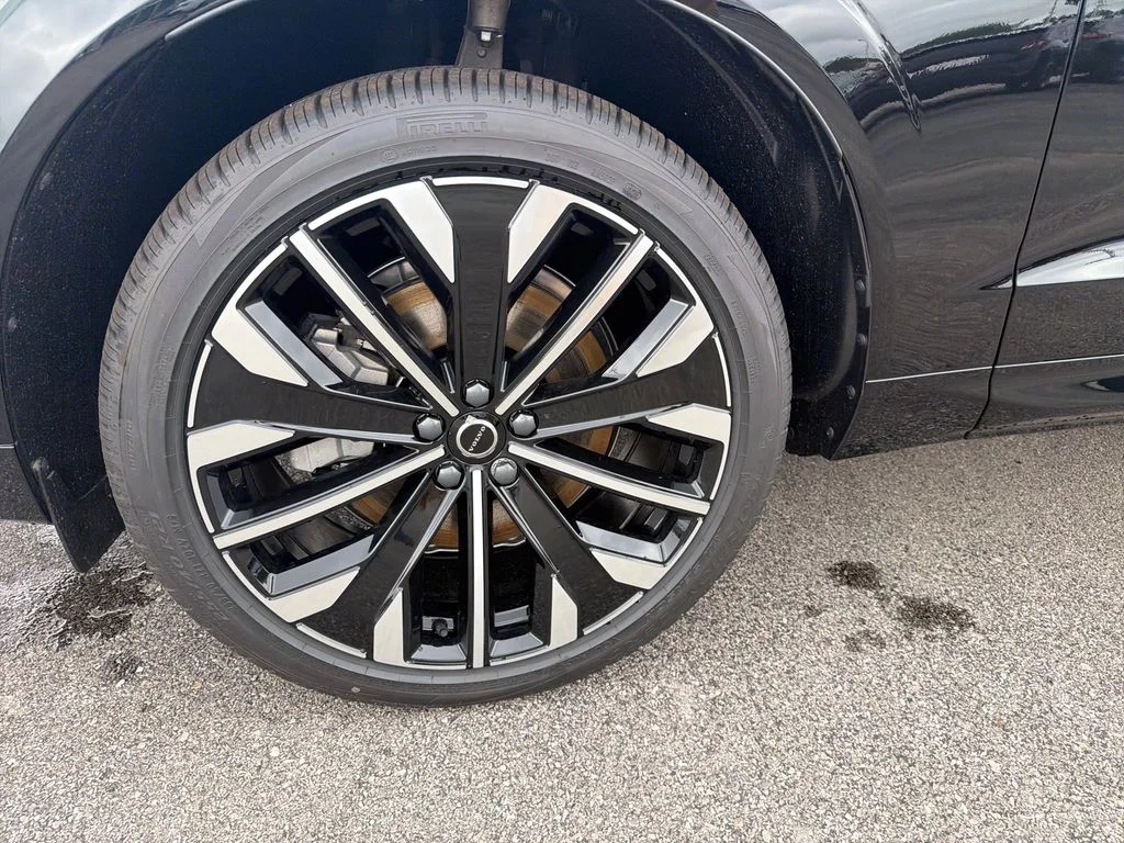 New 2026 Onyx Black Volvo Ultra image 9