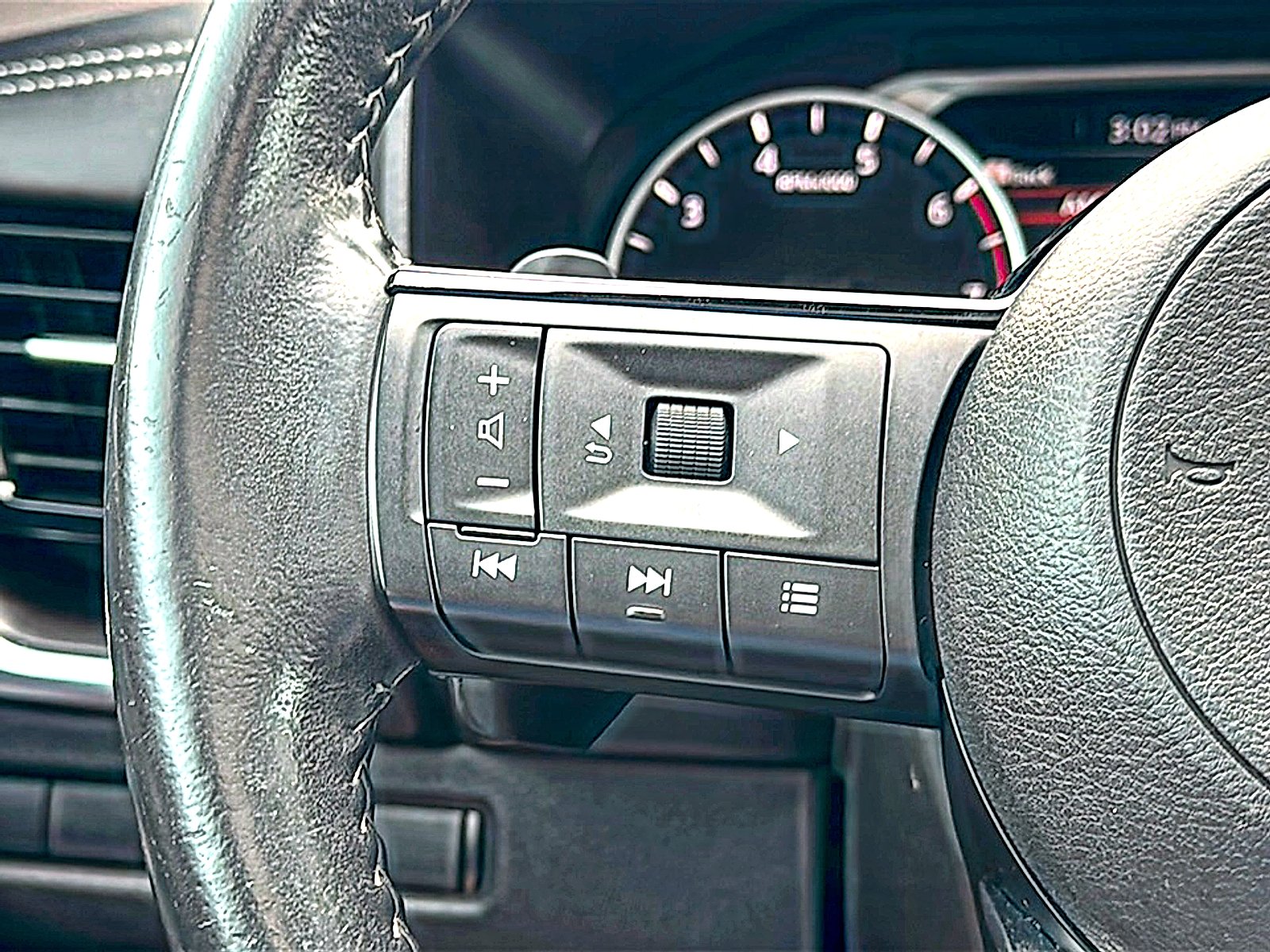 Used 2021 Gun Metallic Nissan SL FWD image 30