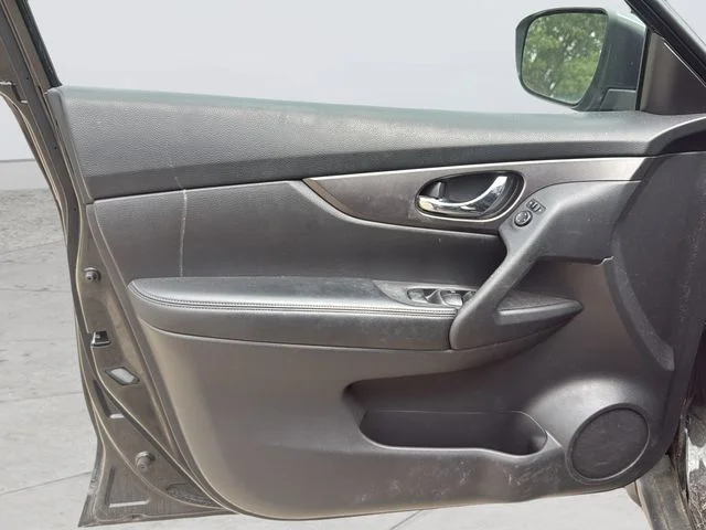 Used 2016 Black Nissan SV image 20