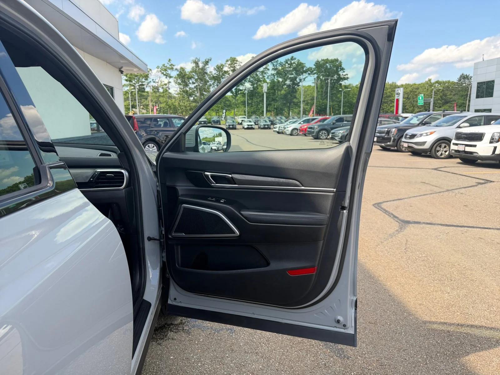 Used 2024 Wolf Gray Kia EX X-Line image 33