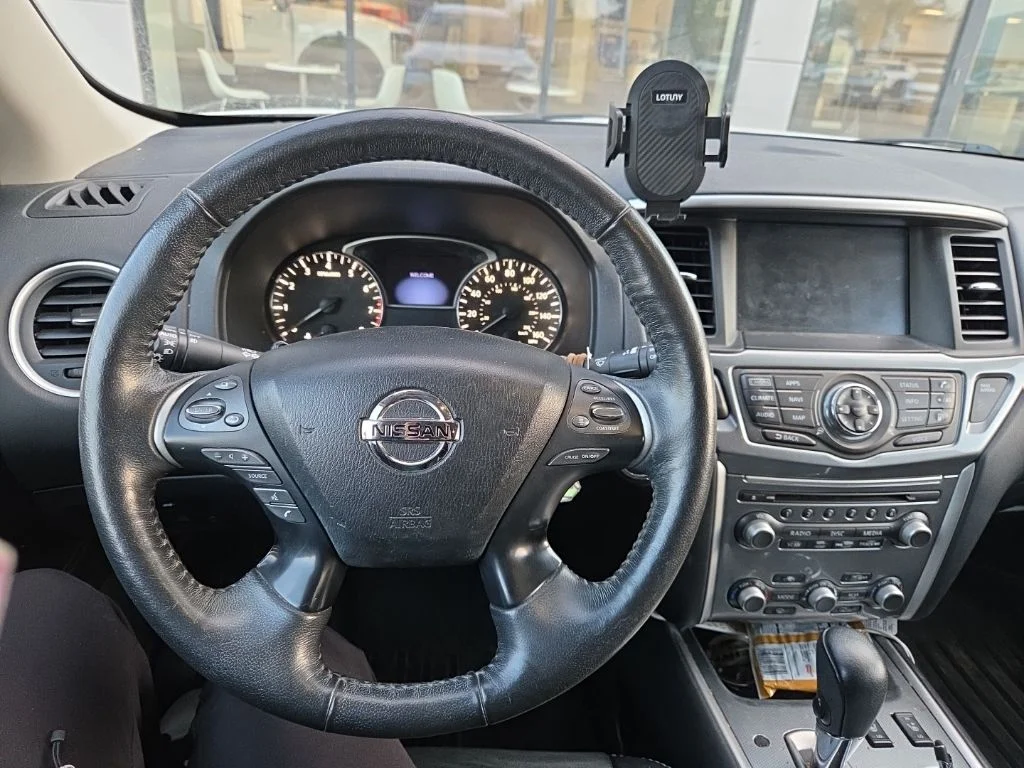 Used 2020 Silver Nissan SL image 6