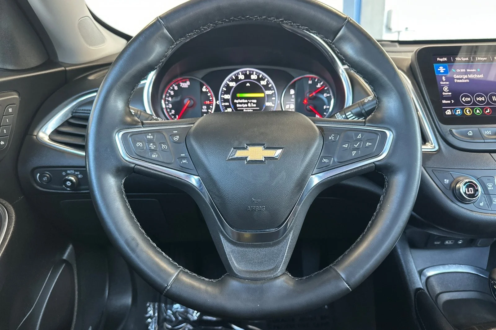 Used 2024 Summit White Chevrolet LT image 21