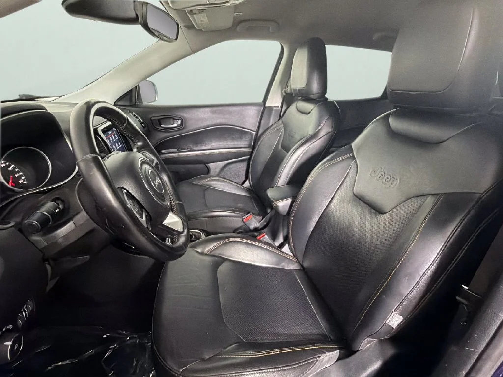 Used 2018  Jeep Limited image 18