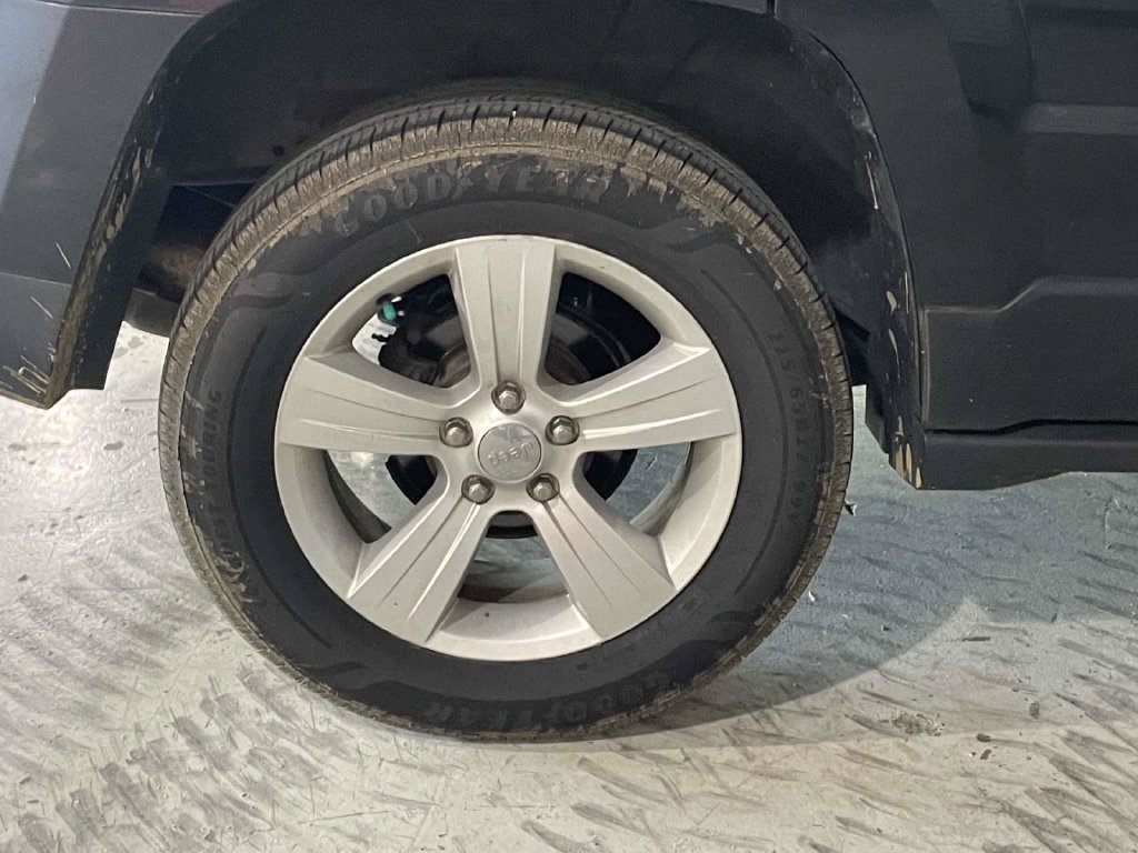 Used 2015 Gray Jeep Sport image 6