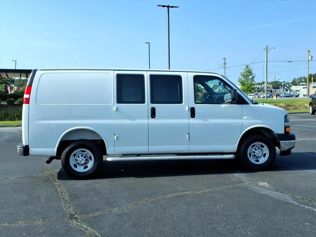Used 2025 Summit White Chevrolet WT image 16