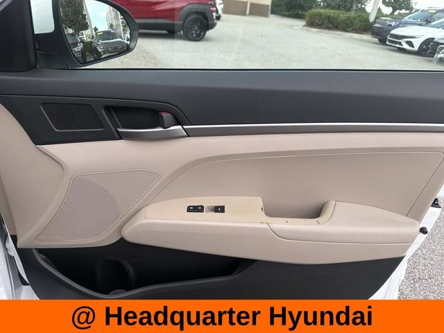 Used 2018 White Hyundai SE image 12