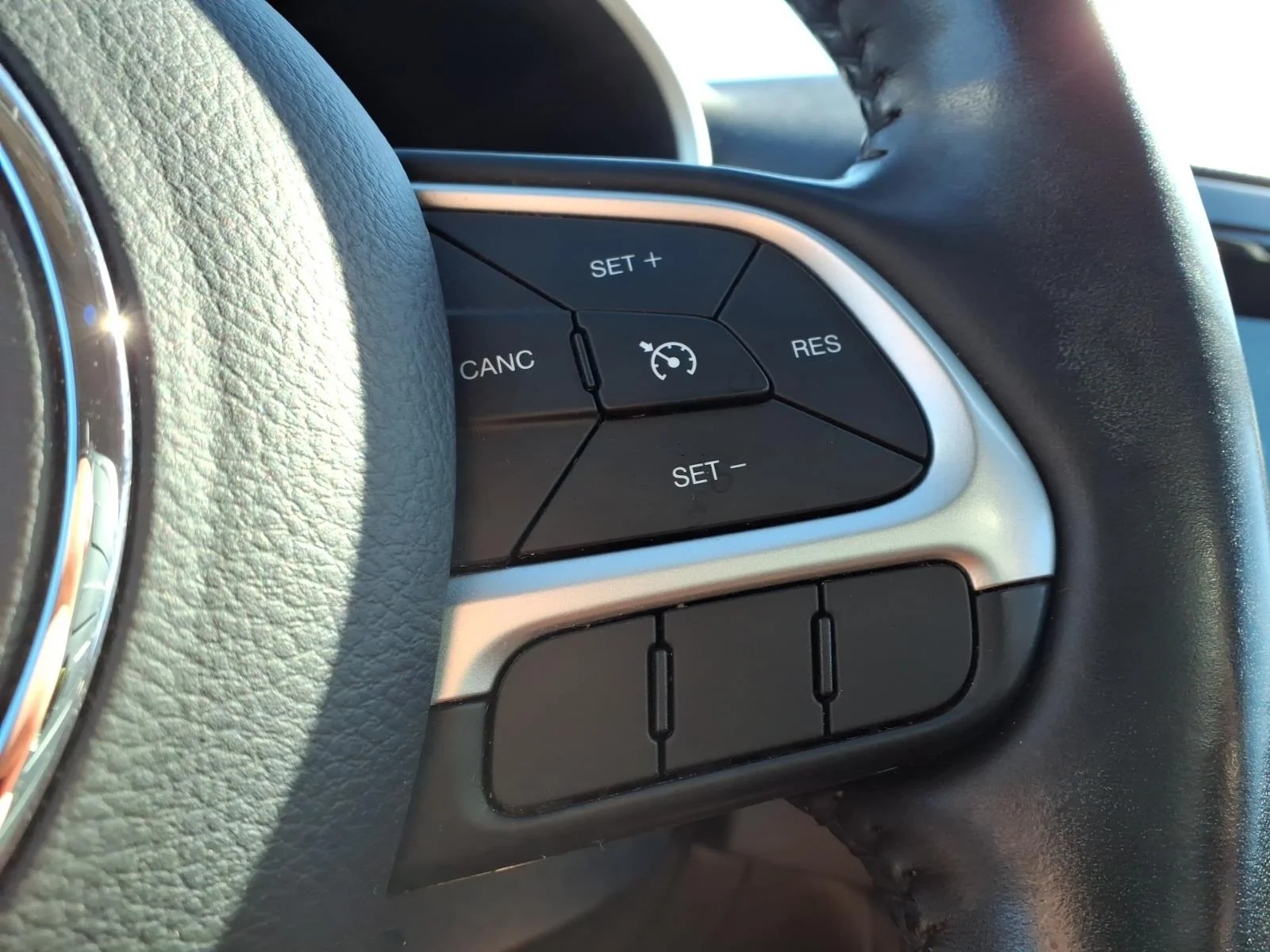 Used 2021 Blue Jeep Altitude image 20
