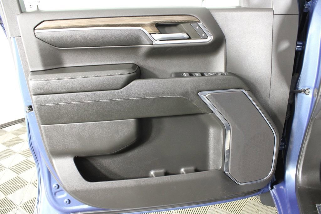 Used 2024 Lakeshore Blue Metallic Chevrolet RST image 10