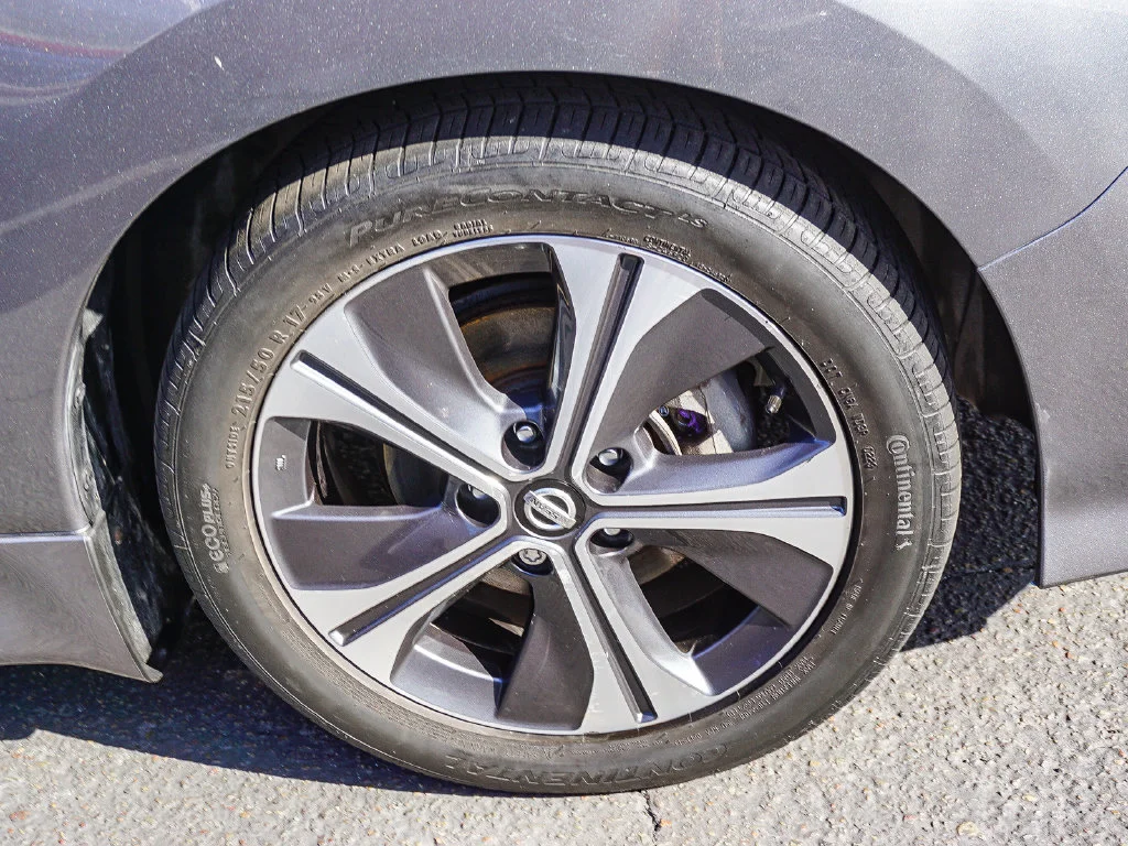 Used 2018 Gray Nissan SL image 10