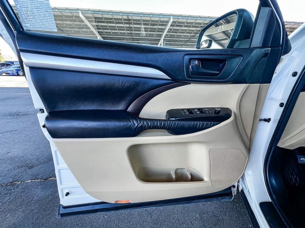 Used 2015 Blizzard Pearl Toyota LE Plus V6 image 19