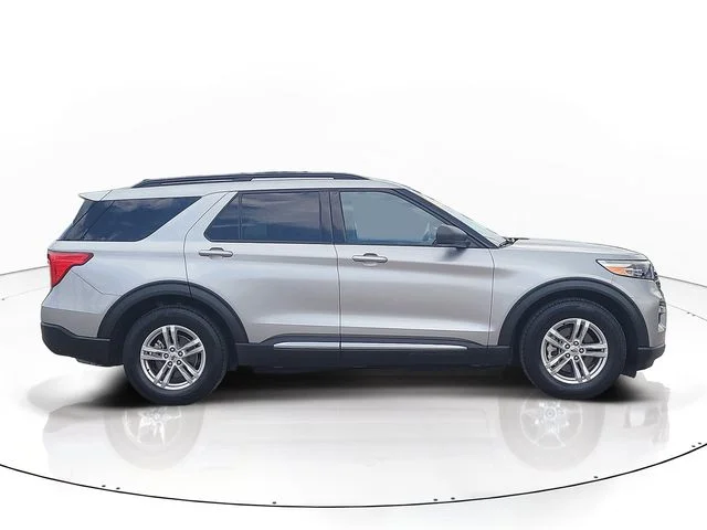 Used 2023 Silver Ford XLT image 4
