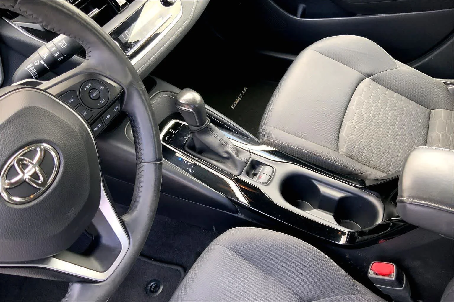 Used 2019 Sil/silver Toyota SE image 16