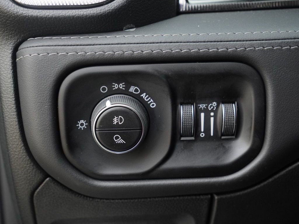 New 2026 Diamond Black Crystal Pearl-Coat Exterior Paint RAM RHO image 12