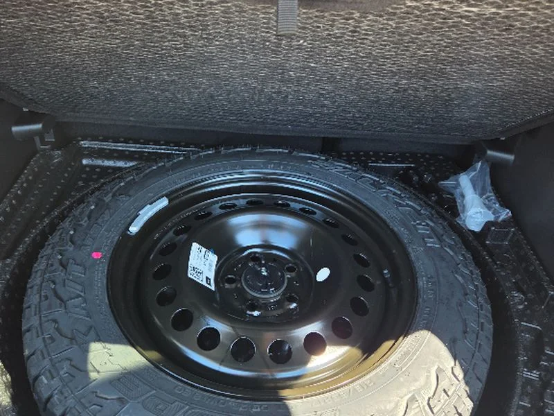 New 2026 Bright White Clear-Coat Exterior Paint Jeep Trailhawk image 35