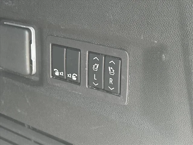2023 GMC Yukon AT4 - Photo 12