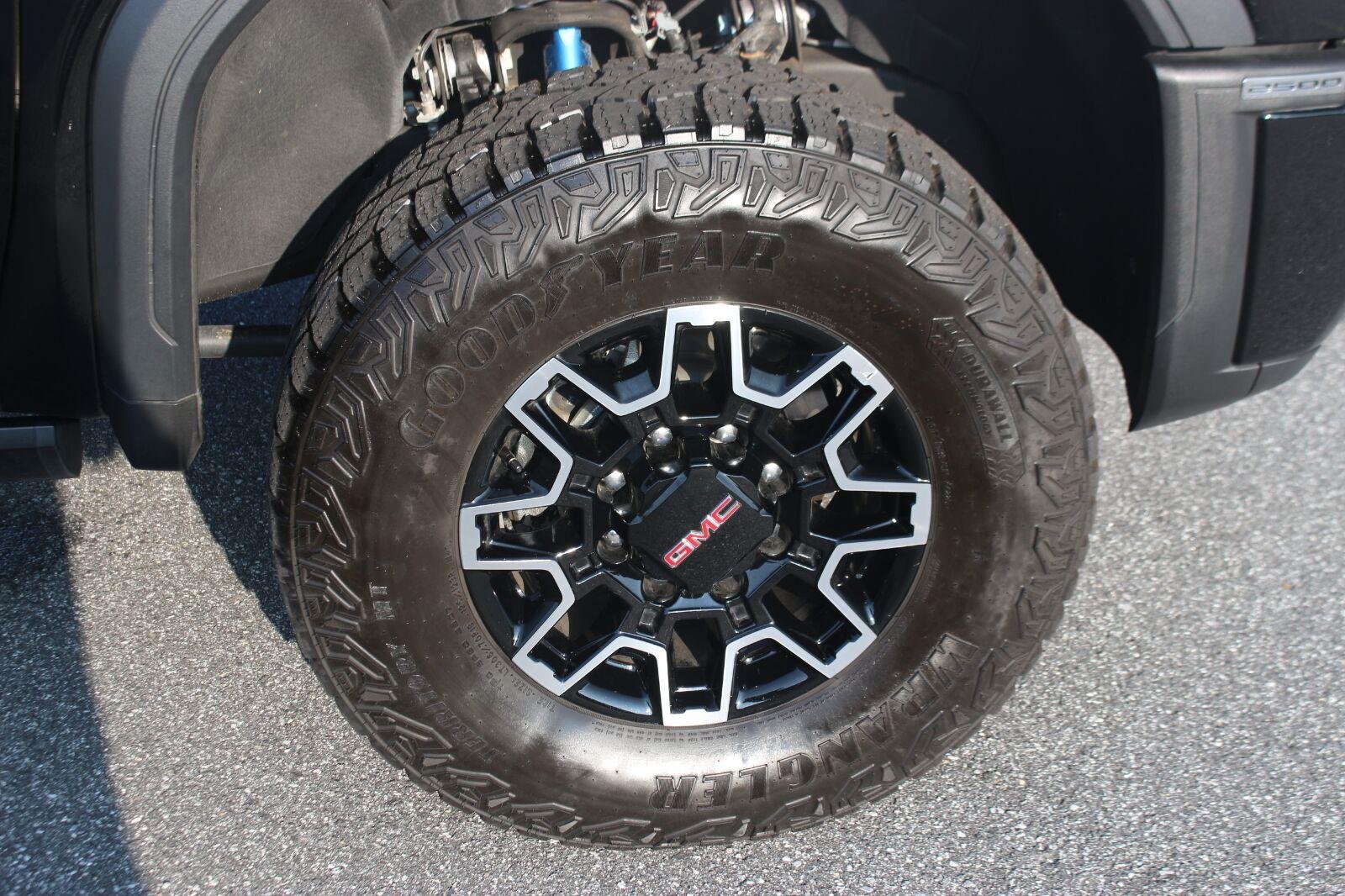 Used 2026 Onyx Black GMC AT4X image 38