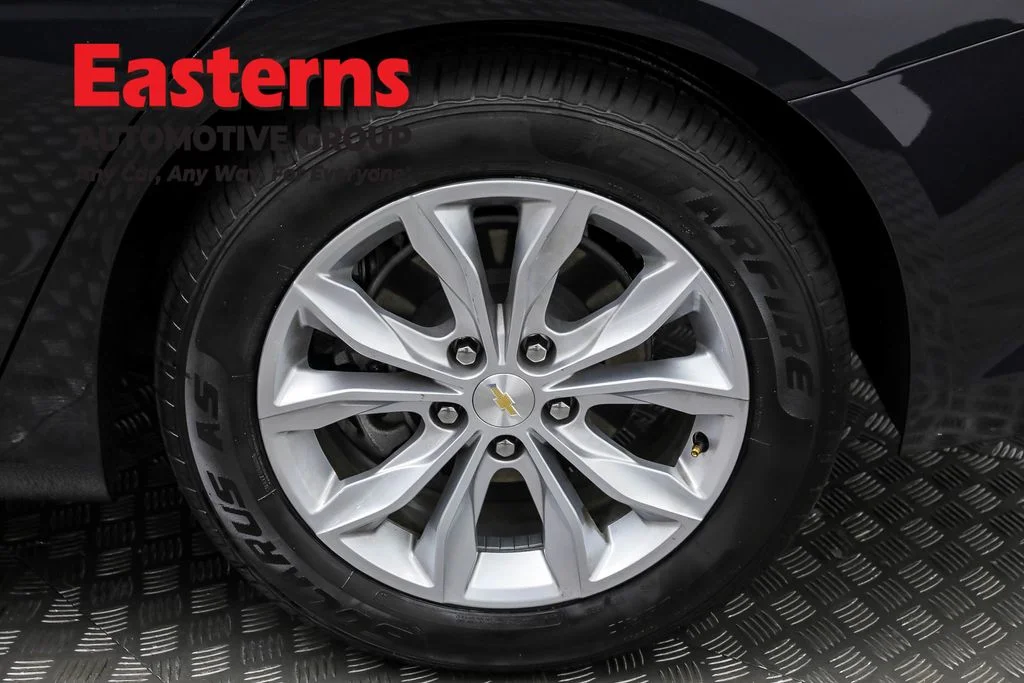 Used 2023 Gray Chevrolet LT image 31