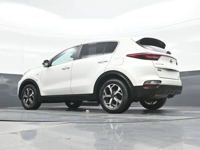 Used 2022 White Kia LX image 19