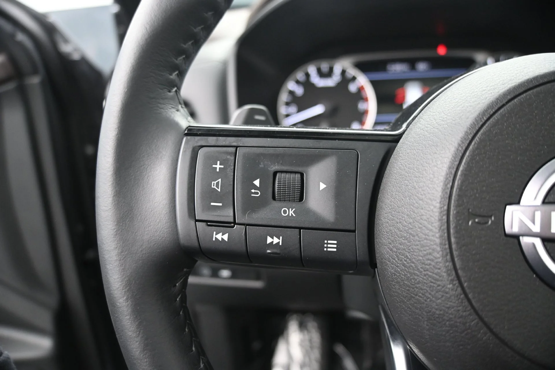 Used 2023 Gun Metallic Nissan SV image 23