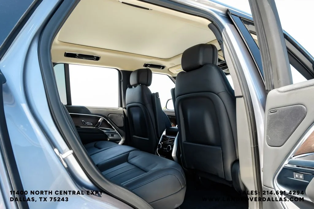 Used 2023 Grey Land Rover SE image 37