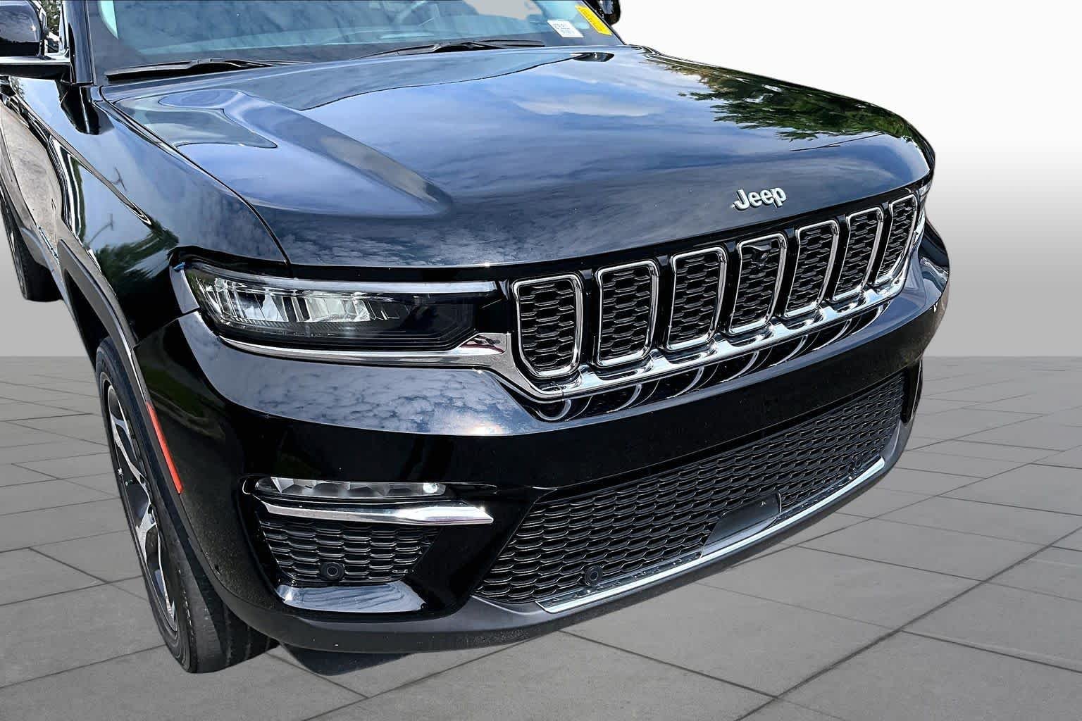Used 2022 Diamond Black Crystal Pearlcoat Jeep  image 30