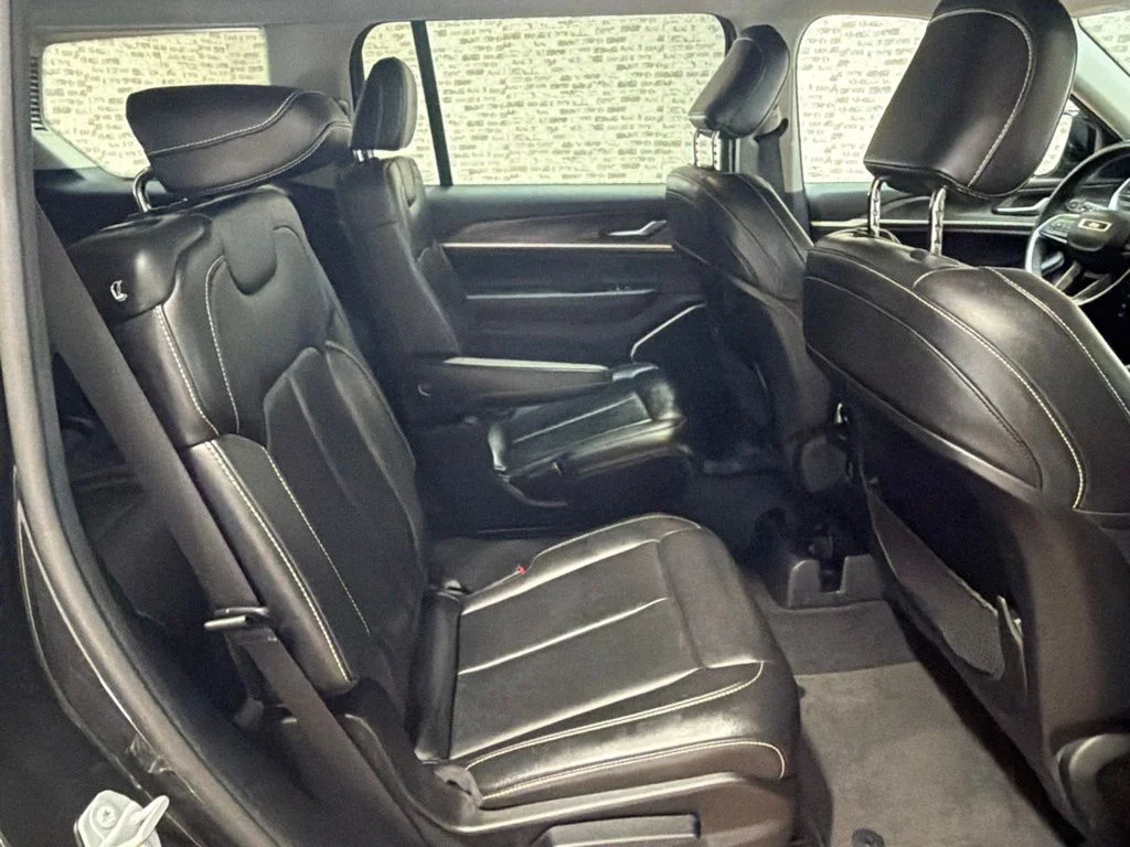 Used 2022 Rocky Mountain Pearlcoat Jeep Limited image 12