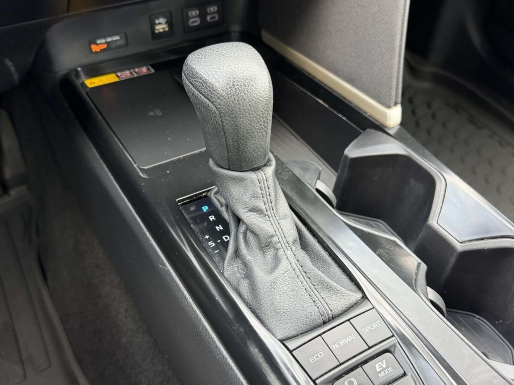 Used 2025 White Toyota LE image 6