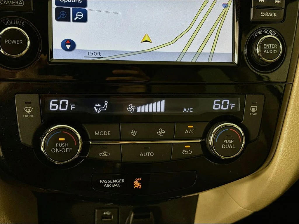 Used 2016 White Nissan SV image 17