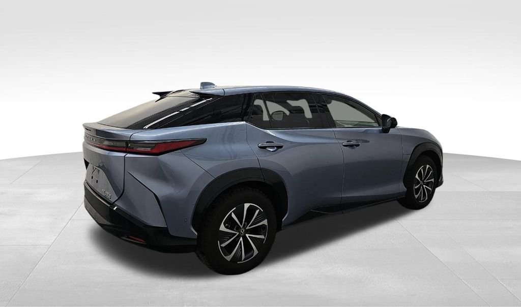 Used 2023  Lexus 450e Premium image 6