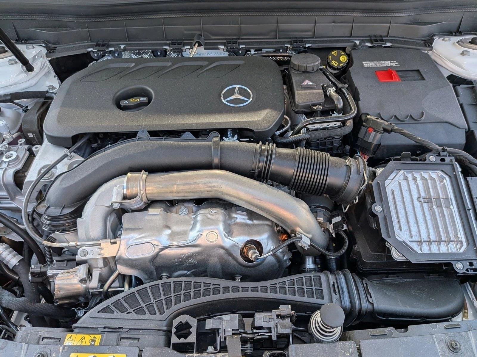 New 2026 Polar White Mercedes-Benz GLB250 image 18