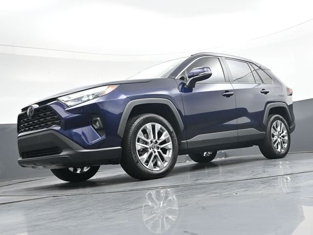 Used 2024  Toyota XLE Premium image 37