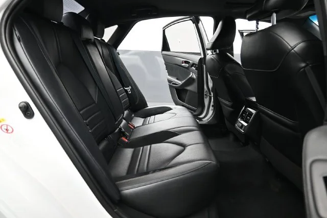Used 2019 Pearl Toyota Touring image 18