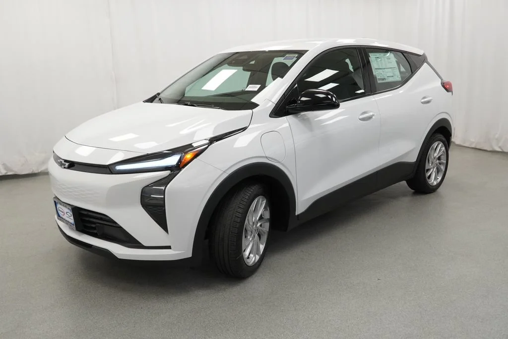 New 2027 Summit White Chevrolet LT image 4