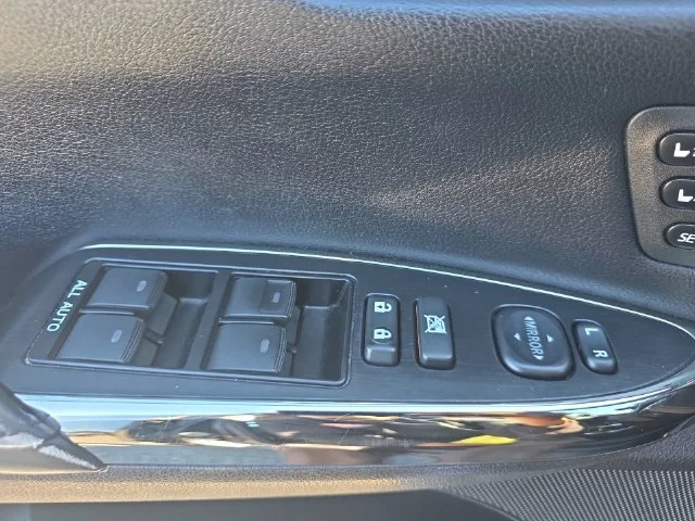 Used 2013 Black Toyota XLE Touring image 27