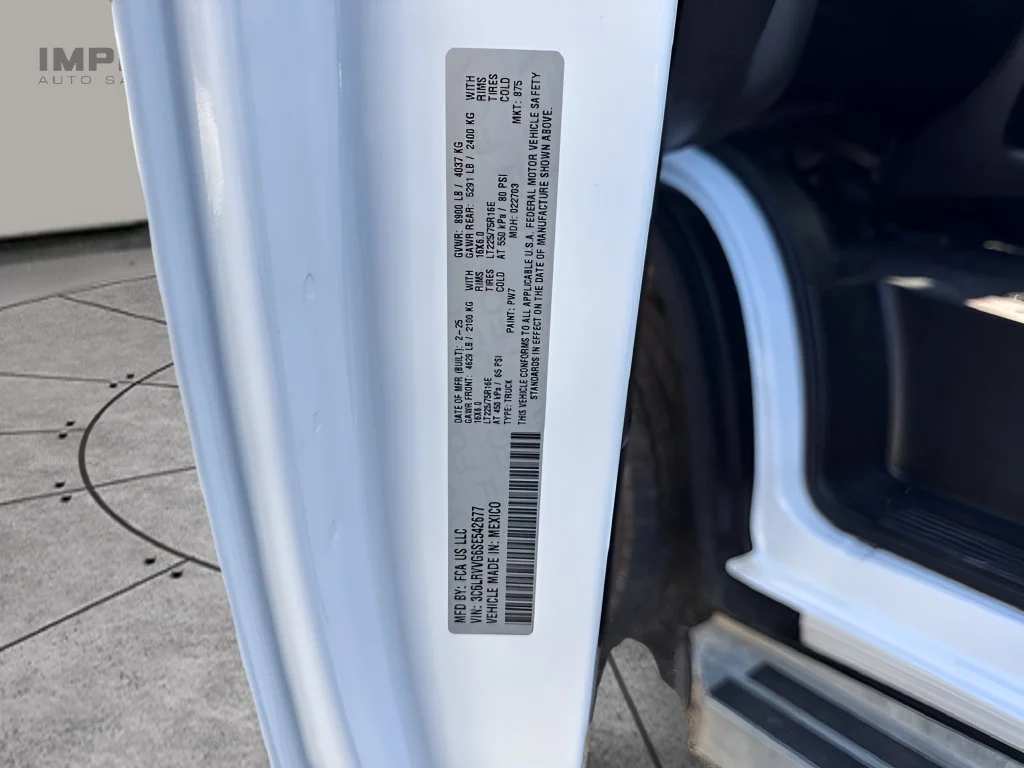Used 2025 White Ram Base image 26