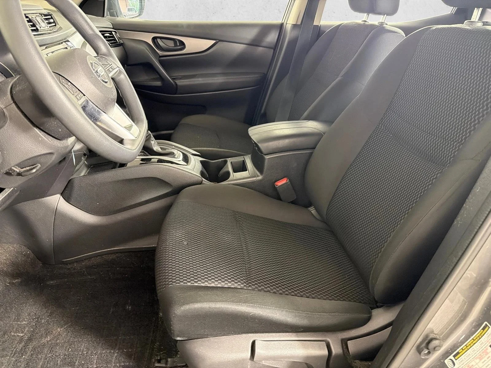 Used 2021 Red Nissan S image 9