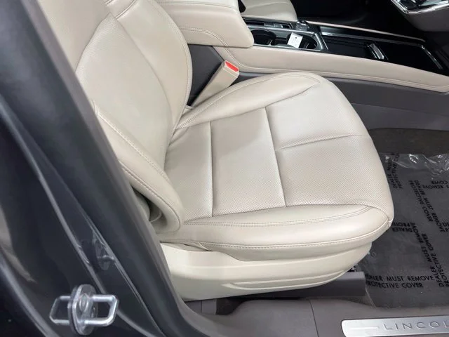 Used 2023 Gray Lincoln Standard image 22