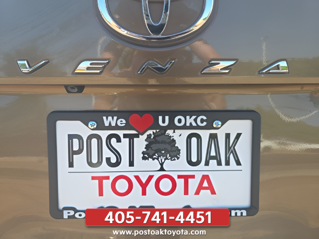 Used 2013 Gold Toyota LE image 30