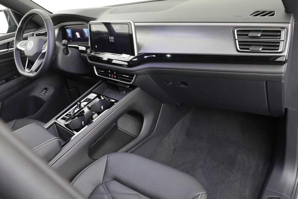 New 2026 Gray Volkswagen 2.0T SE w/Technology image 21