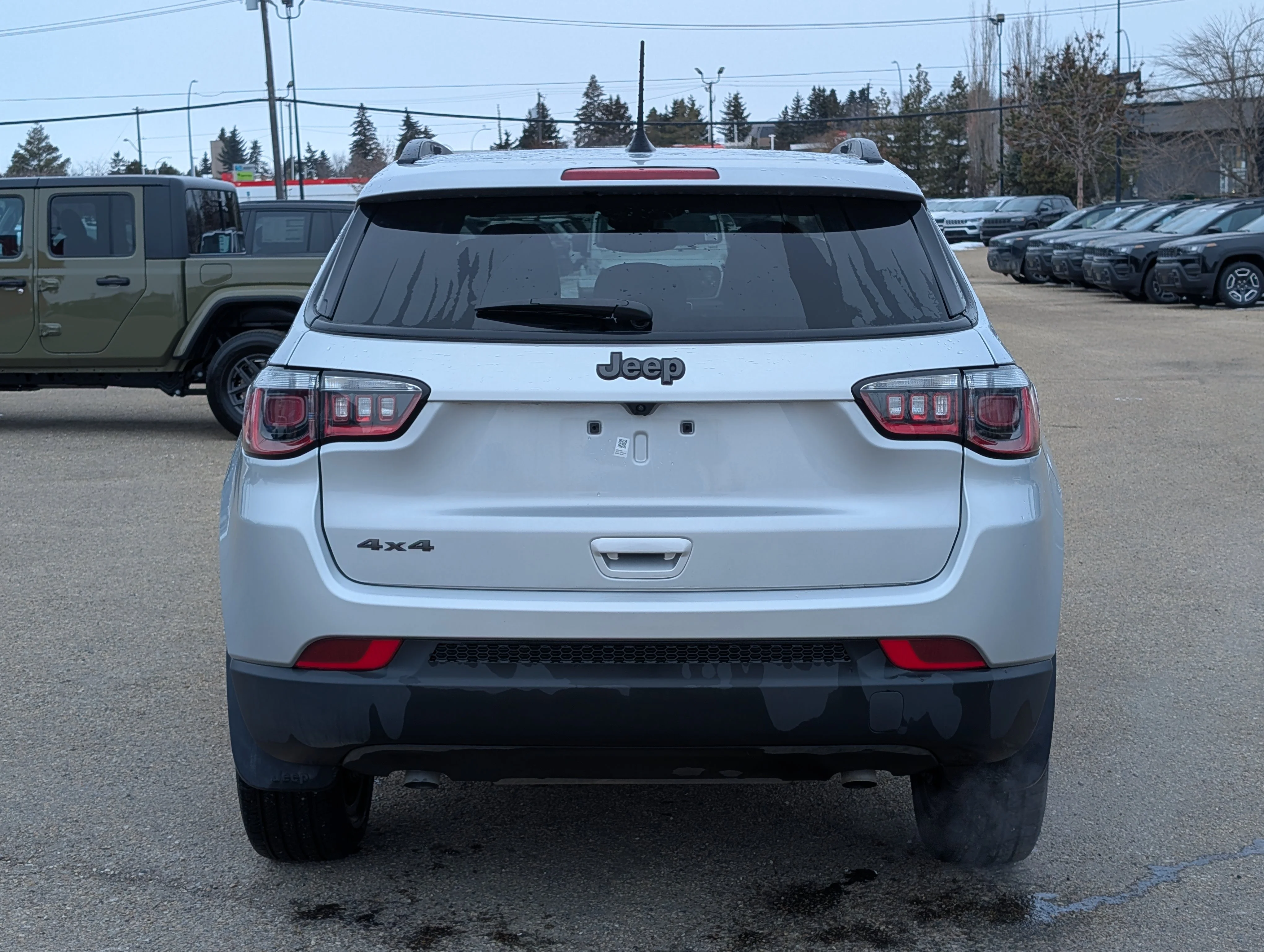New 2025 Silver Zynith Metallic Jeep Altitude image 5