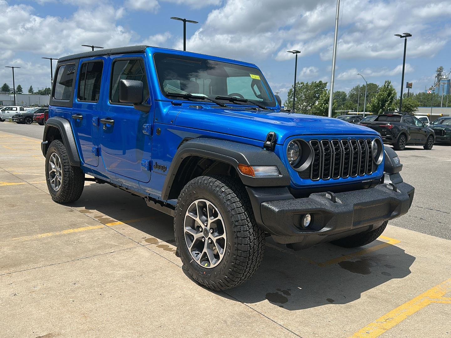New 2026 Hydro Blue Pearl-Coat Exterior Paint Jeep Sport S image 5