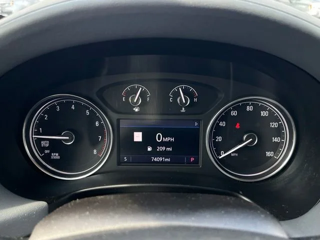 Used 2021 Includes Spectra Gray lower exterior accent color.) Buick Essence image 9