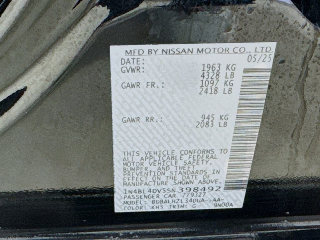 Used 2025 Super Black Clearcoat Nissan 2.5 SV image 38