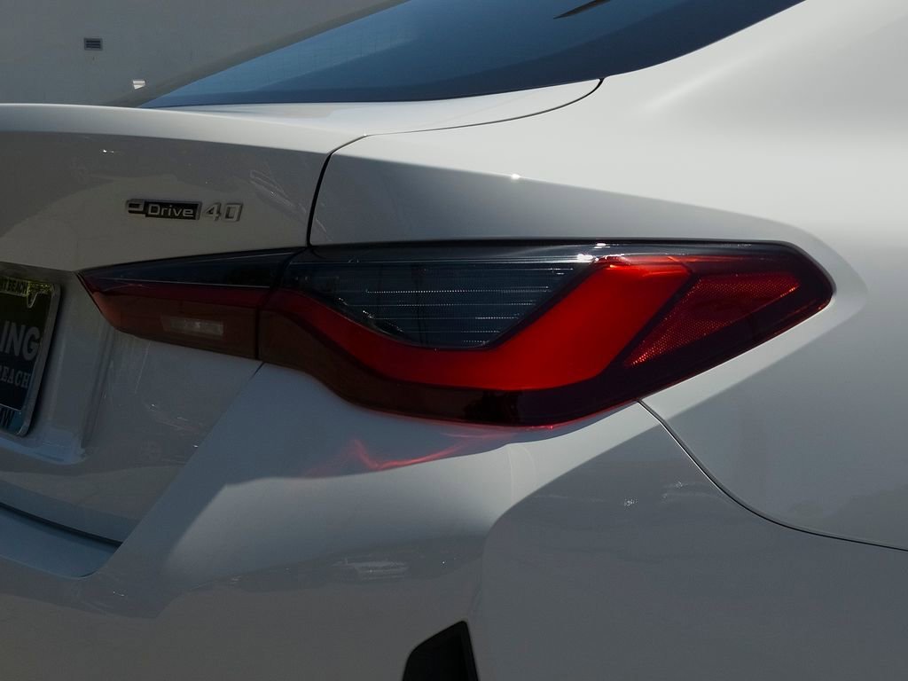 New 2026 Alpine White BMW eDrive40 image 5
