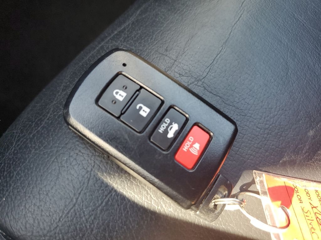 Used 2014 Silver Toyota XLE image 23